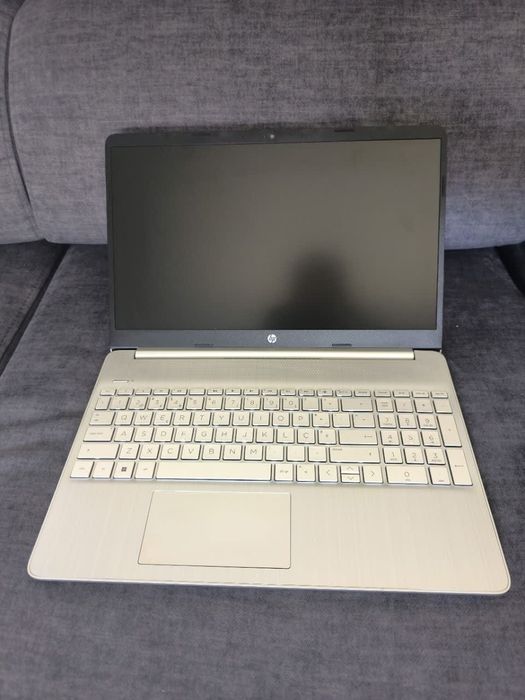 Portátil HP 15s-eq2061np Ryzen 7 5700U 12 GB