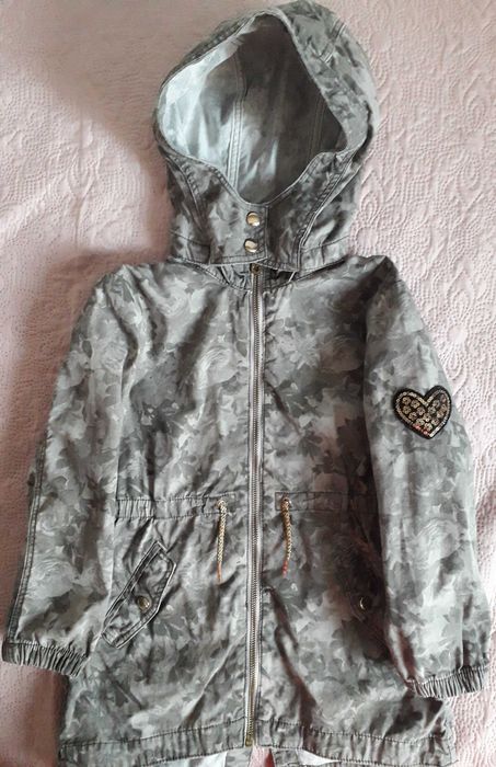kurtka dziewczęca parka khaki w nadruki róż H&M r. 116