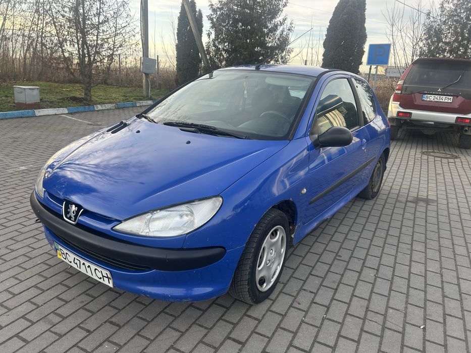 Автомобіль peugeot 206