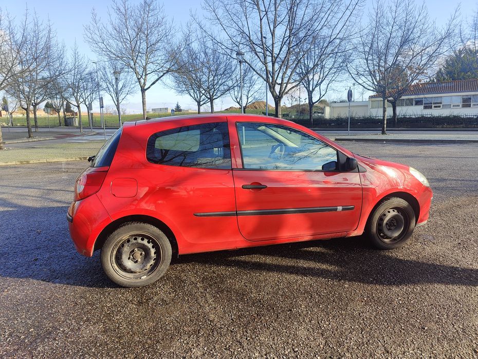 Renault Clio 3 2006 1.2 Gasolina | Vermelho | 200.000 km | IPO NOV