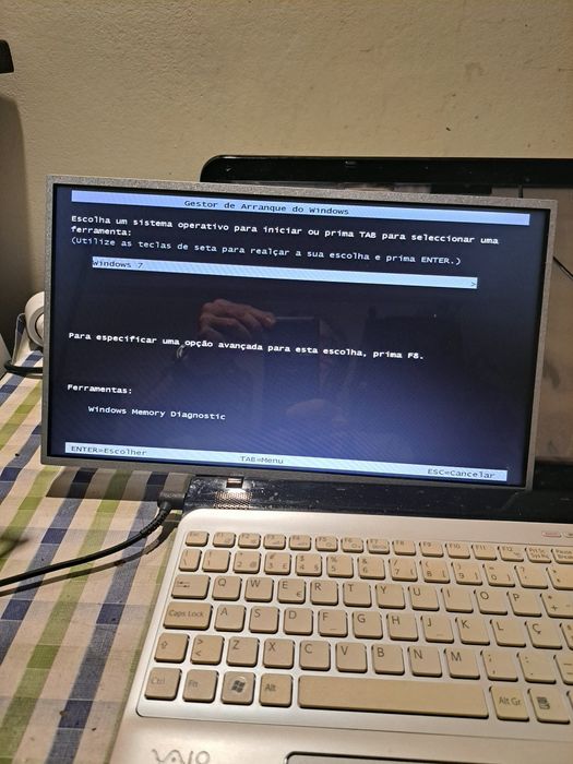 Vendo dois display de 15 6  para  sony vaio Também compatível com Toshiba .