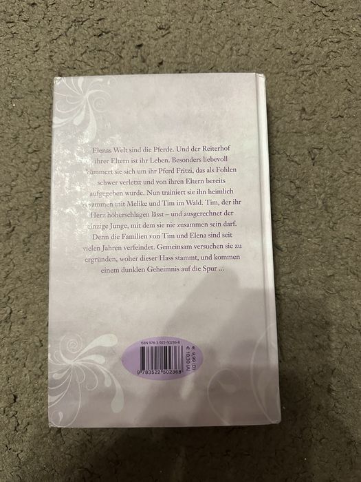 Книга німецькою "Elena – Ein Leben für Pferde" Nele Neuhaus