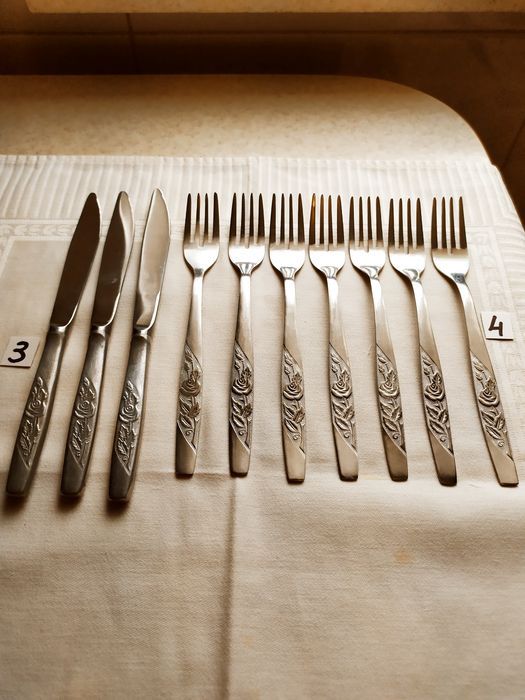 Ложки , виделки , ножі із нержавійки .