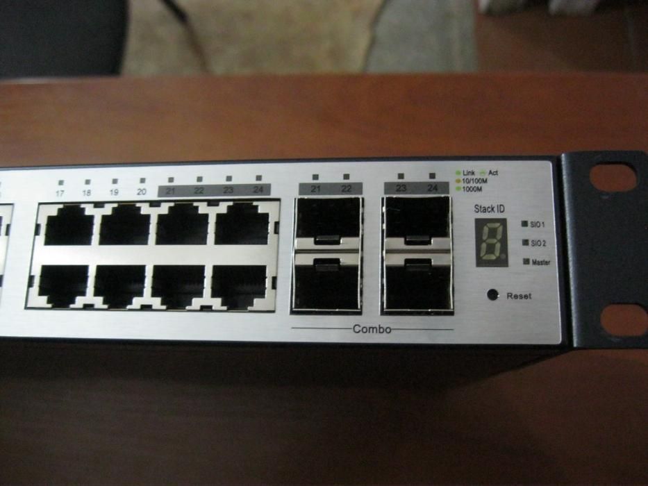 Гігабітні PoE комутатори мережеві D-Link DGS-3100-24P (без вух)