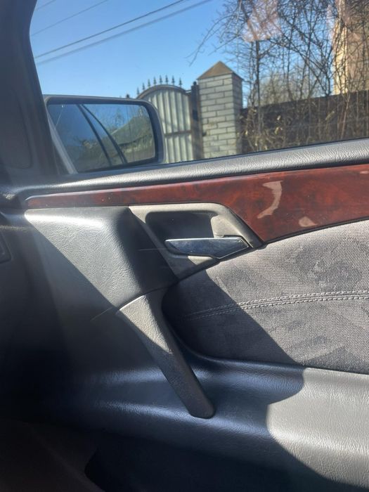 Продам мерседес 210