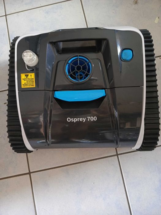Nowy robot basenowy WYBOT Osprey 700 - super czyści ściany i dno basenu