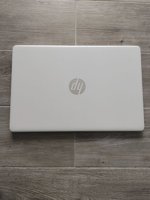 Sprzedam laptop HP biały