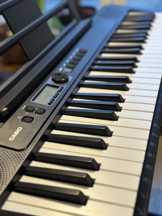 Casio CT-S300 + suporte/base — Como novo