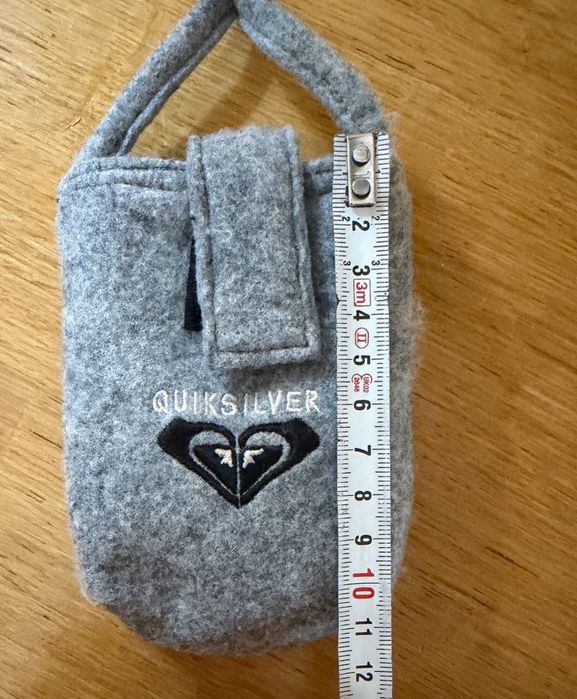 Сірий фетровий чохол для телефону  Quiksilver.