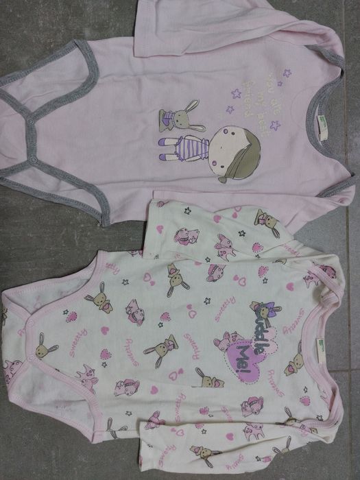 Pijamas e bodys manga comprida para bebé dos 6 aos 12 meses