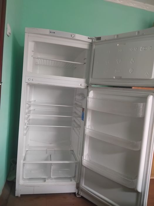 Холодильник Indesit