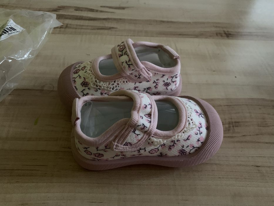Buciki 18 buty kapcie dla dziewczynki