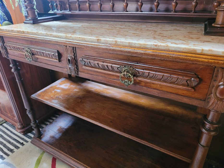 Móvel antigo em madeira maciça com tampo em pedra - Muito bom est