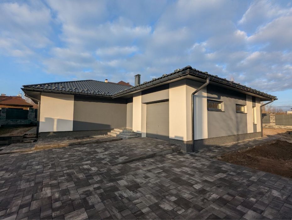 Продаж! Готовий  будинок біля Києва з гаражем з частковим ремонтом! Сонячні панелі!ГАЗИФІКОВАНИЙ