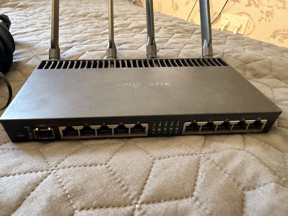 MikroTik роутер RB4011iGS+5HacQ2HnD-I