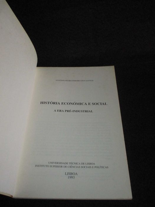 Livro História Económica e Social A Era Pré-Industrial