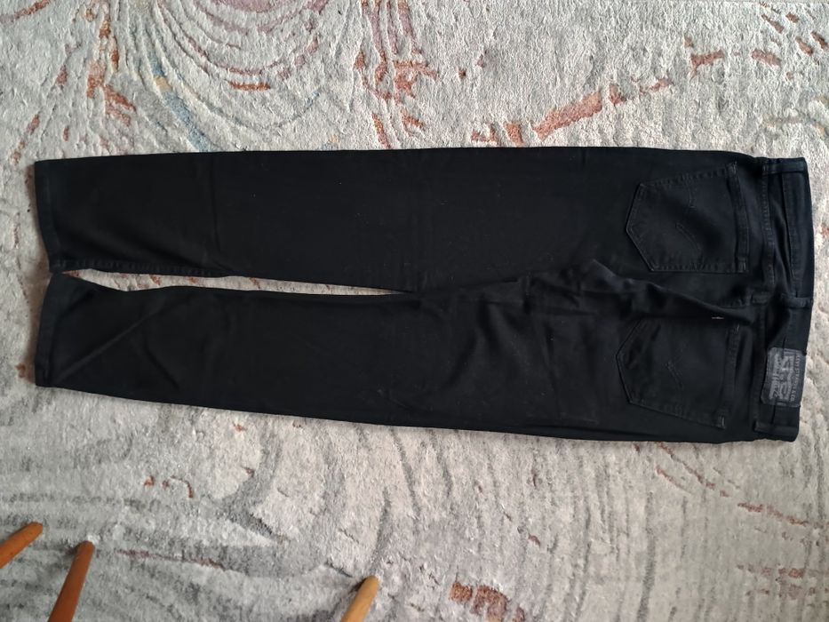 Fajne czarne klasyczne mięciutkie LEVIS,y W 30 L 32 pas 78cm