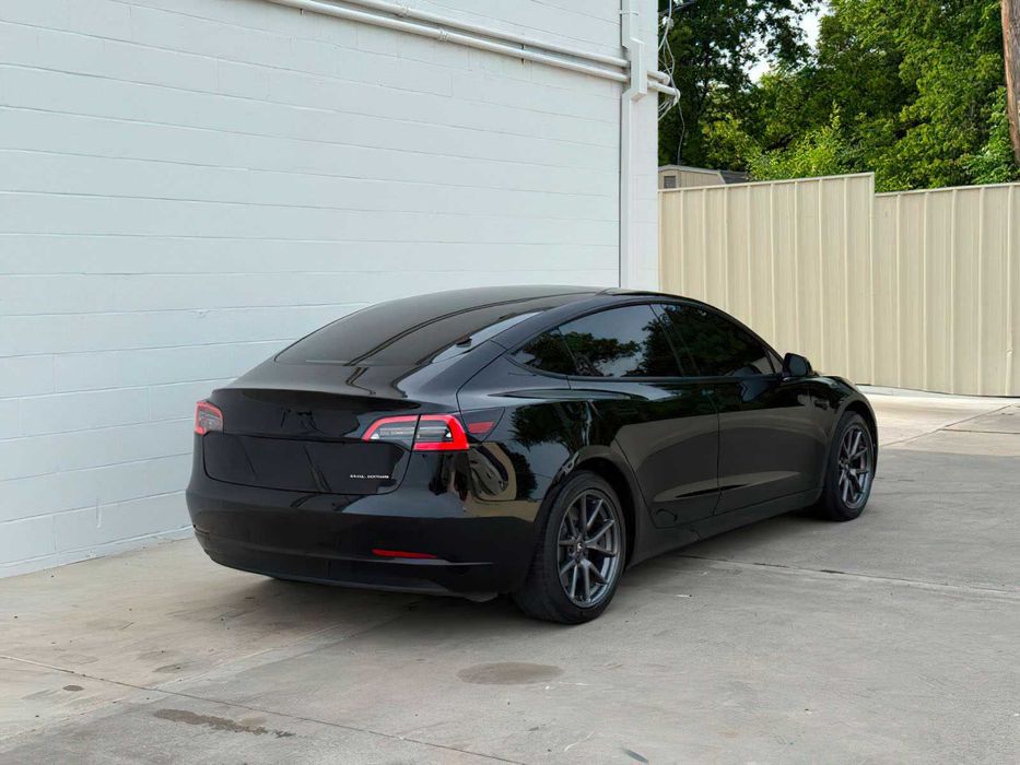 Tesla Model 3 Long Range      2022