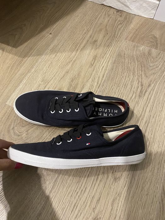 Granatowe trampki tenisówki 38 tommy hilfiger