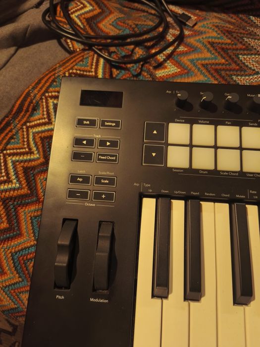 Teclado Midi Novation LauchKey 25