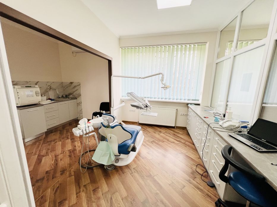 Продаж! Діючий офісний будинок 863м2 з ремонтом + земля 11.6 сот