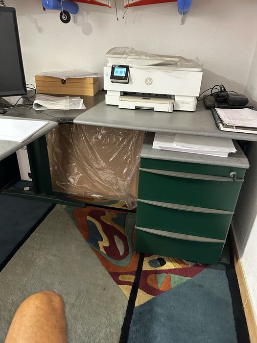Secretaria de escritorio com canto e modulo de gavetas