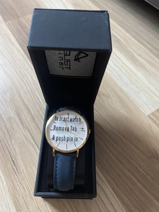 Женские часы. AUGUST STEINER