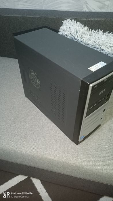 Komputer stacjonarny  4GB Ram SSD 240GB