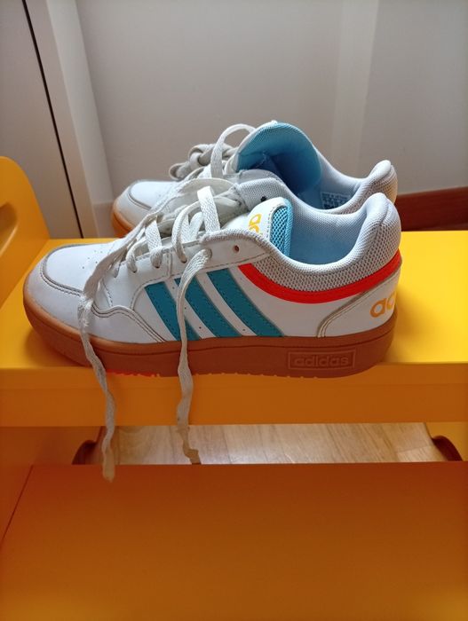 Vendo tênis Adidas   criança n32