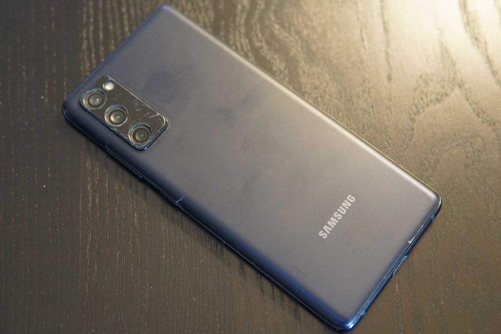 Samsung Galaxy S20 FE (snapdragon) + Samsung DeX Station