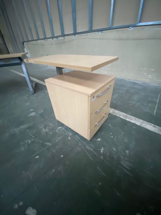 Pomocniki pod biurkowe ,kontenerki, przy biurkowe