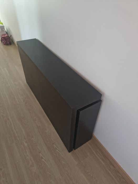 Cabeceira de cama com prateleiras embutidas IKEA