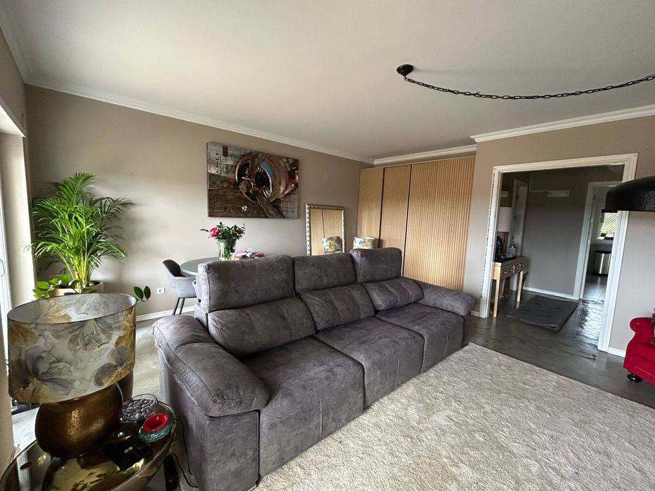 Sofá com 3 chaise long como novo.