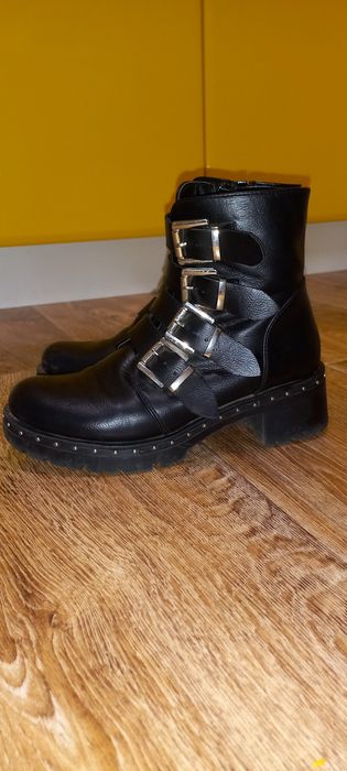 Продам женские осенние ботинки