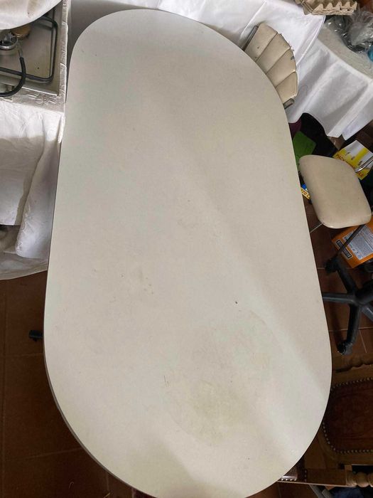 Mesa de Jantar de Madeira com apoios de ferro