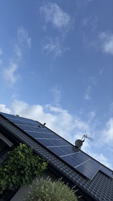 Mycie paneli fotowoltaiki i powierzchni szkalnych itp