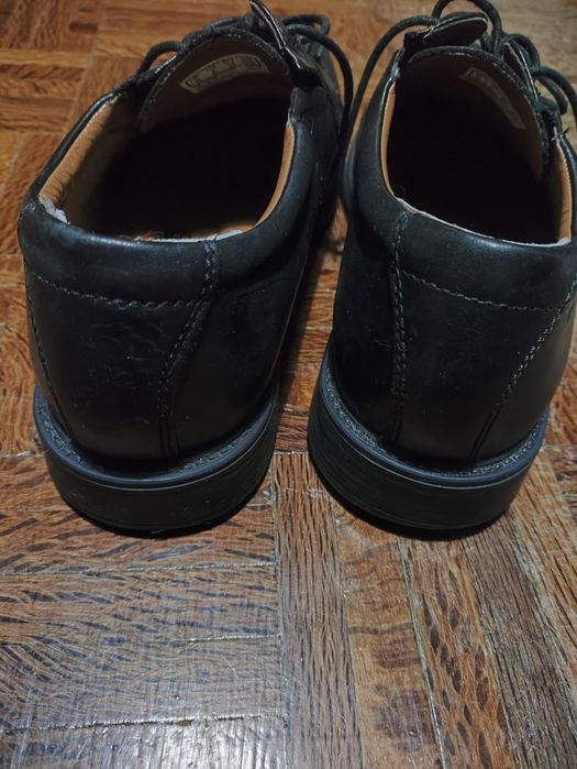 Sapatos de escritório Clarks tamanho 42