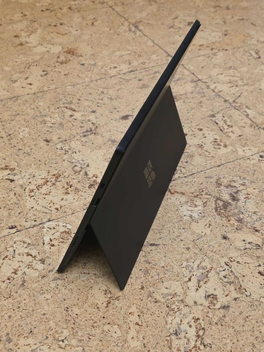 Tablet Microsoft Surface Pro 7+ (plus) w świetnym stanie