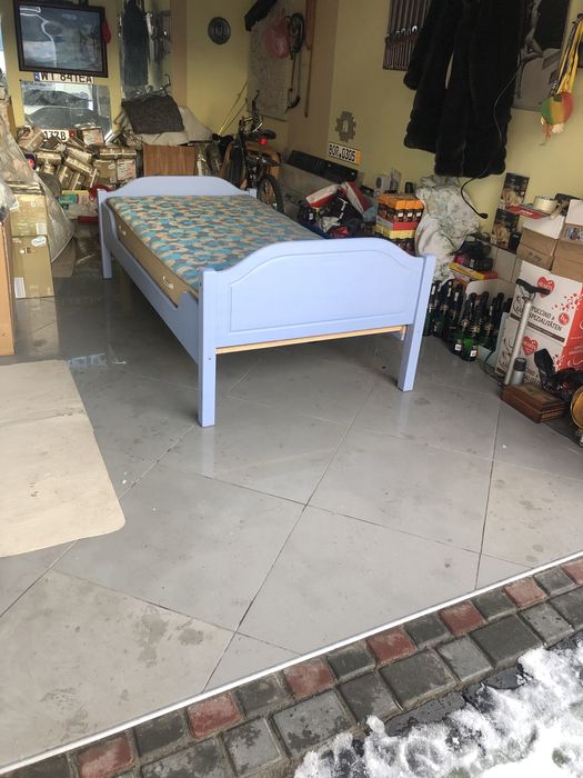 Продам односпальне деревяне ліжко