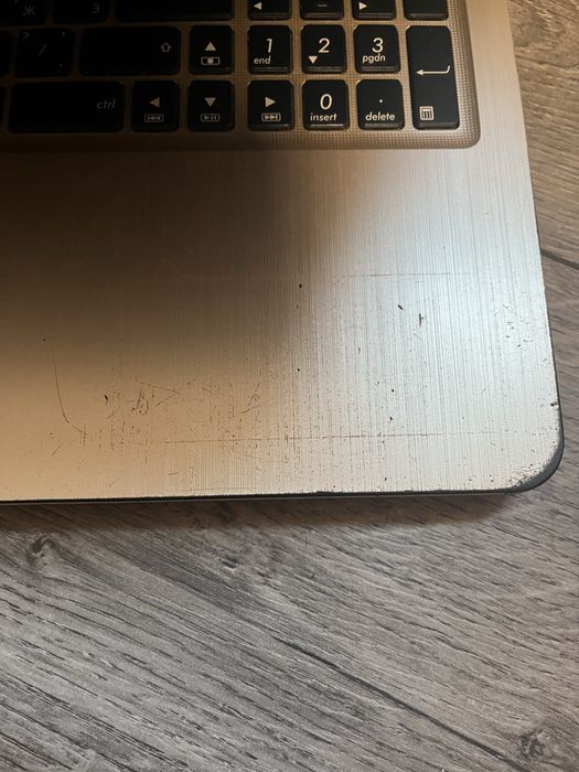 Продам ноутбук asus присутній торг