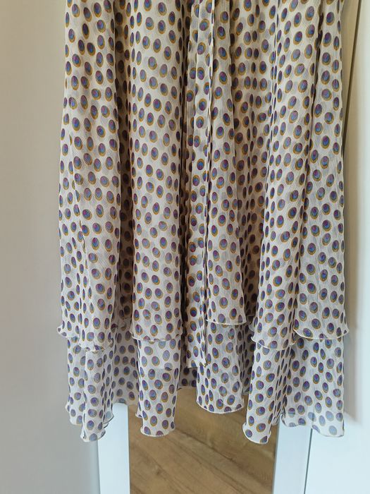 Tatuum zwiewna sukienka w pasie pióra