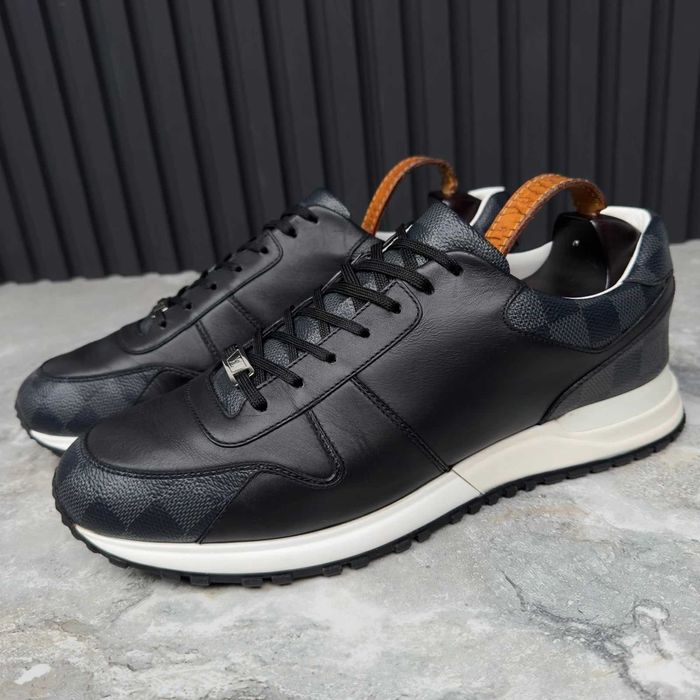 Louis Vuitton Run Away MTO Чоловічі кросівки шкіра оригінал 43 EUR