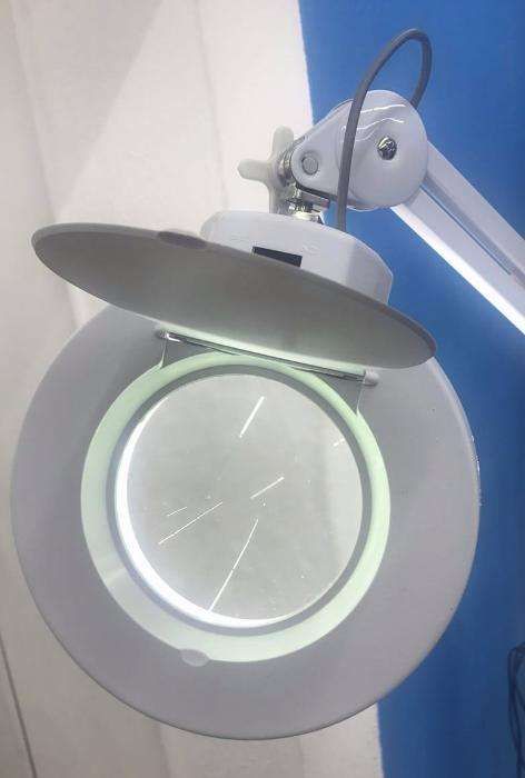 Lupa c/ Luz 5 Dioptrias Articulada Novas Estética