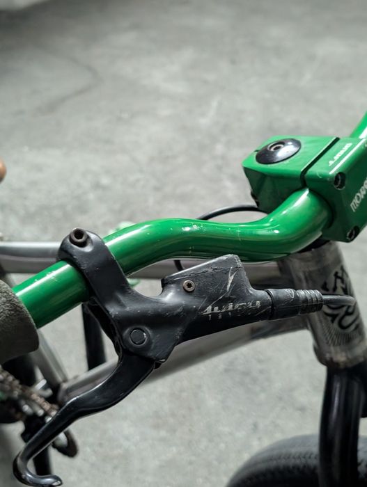 Bicicleta Mondraker Dirt Jump Grau Quarter III
