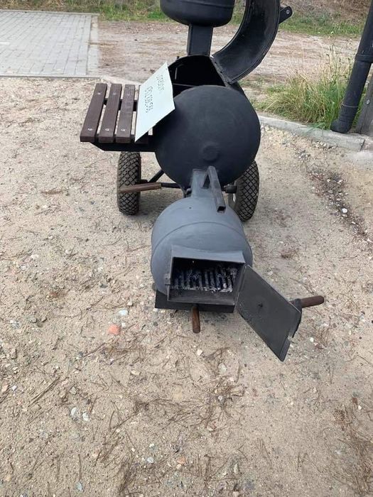 Grill, wędzarnia