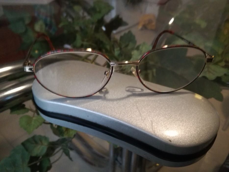 Oprawki do noszenia lub czytania