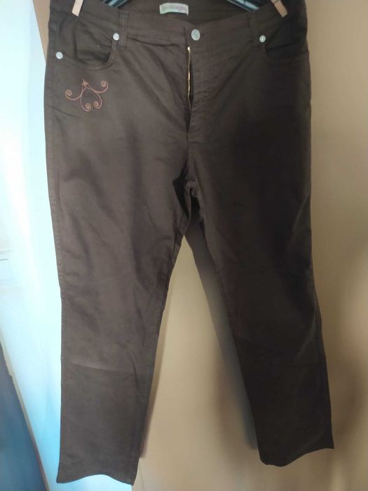 Calça clássica de senhora