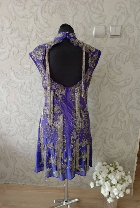 Sukienka bogato zdobiona Karen Millen