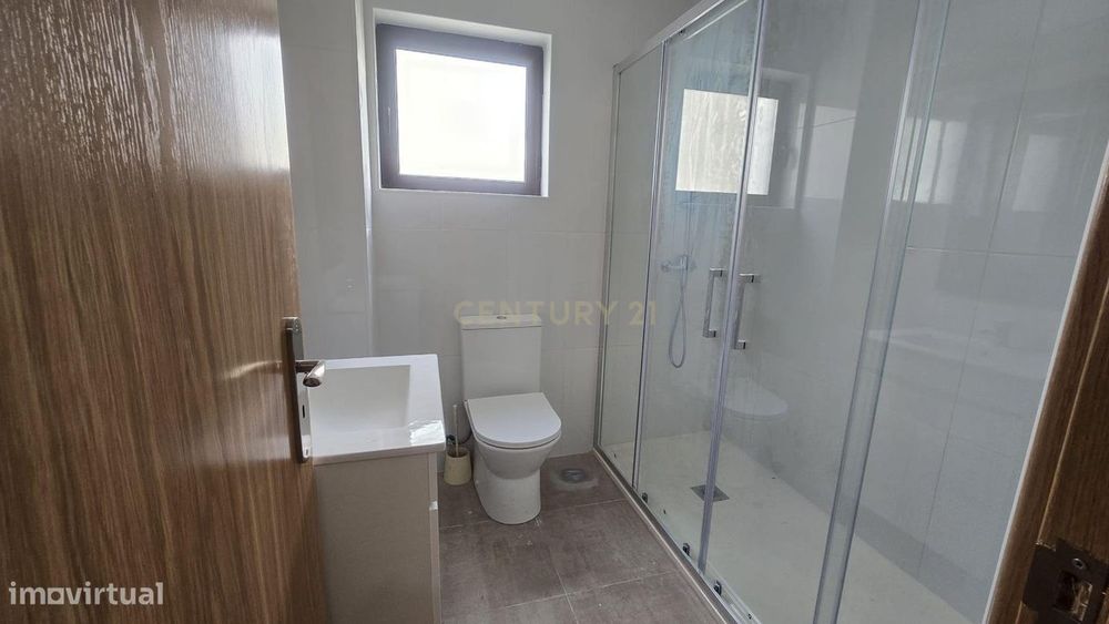 Apartamento T4 para Arrendamento – Bairro do Liceu, Setúbal Totalmente