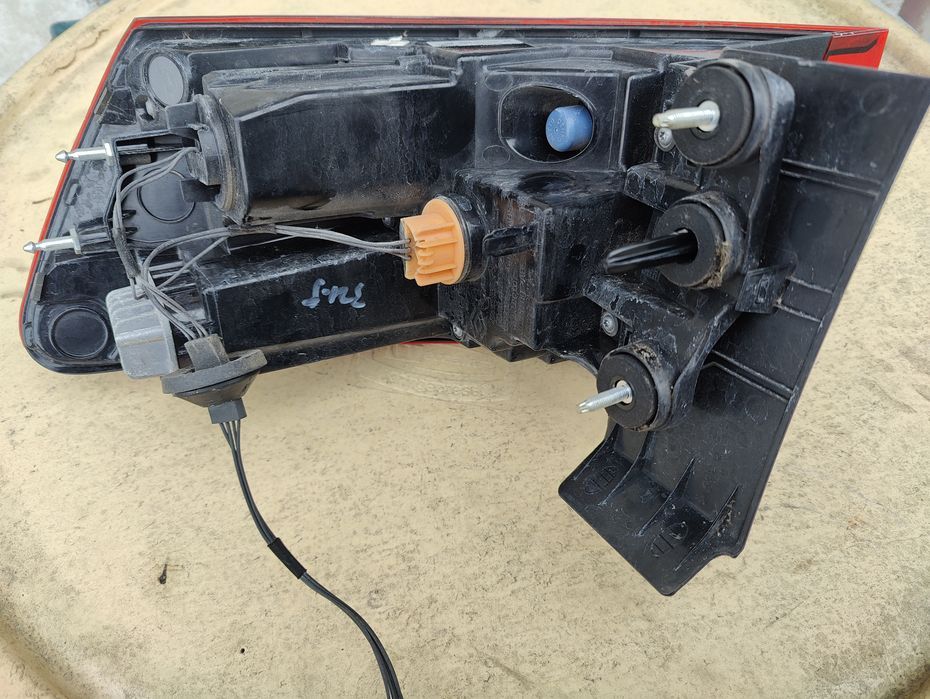 Renault Koleos II 2 lampa lewy tył